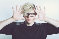 f5veのエグゼクティブプロデューサーを務めるBloodPop。