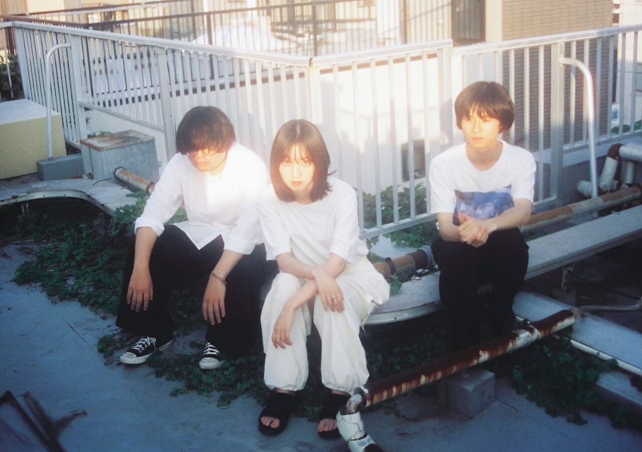 しろつめ備忘録が新体制初楽曲リリース、エレクトロやアンビエント取り入れた「ebb:flow」