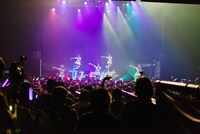 「フューチャーサイダー4thワンマンライブ ～フライングハイ！～」の様子。（撮影：ワタナベタイシ）