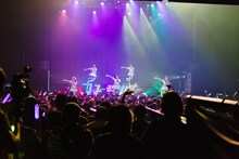 「フューチャーサイダー4thワンマンライブ ～フライングハイ！～」の様子。（撮影：ワタナベタイシ）