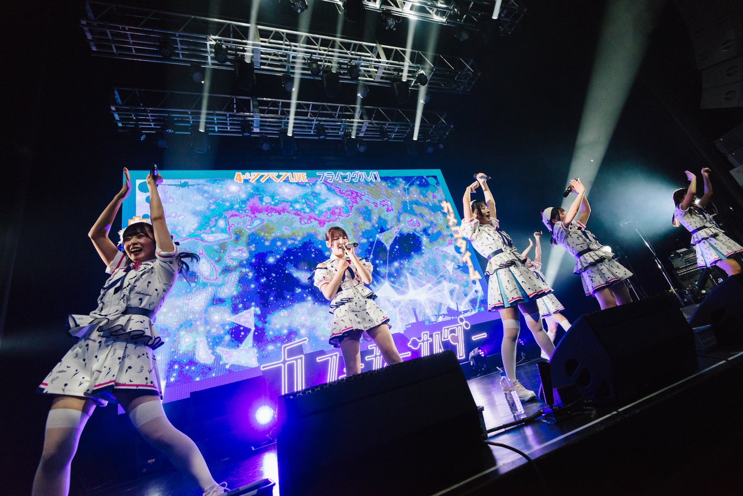 「フューチャーサイダー4thワンマンライブ ～フライングハイ！～」の様子。（撮影：ワタナベタイシ）