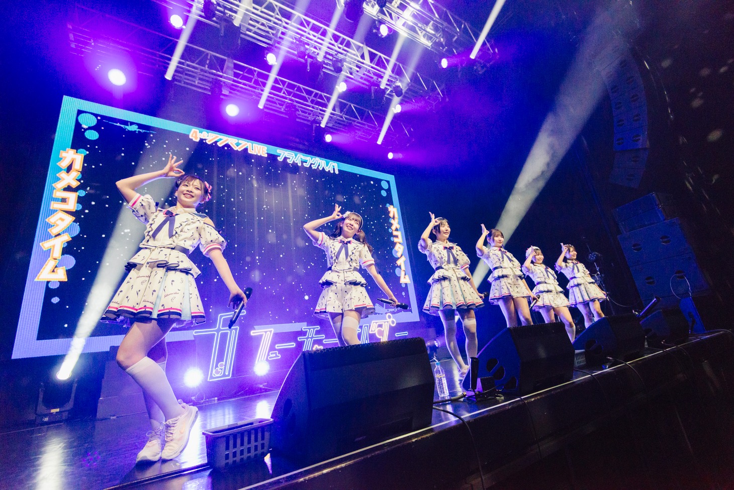 「フューチャーサイダー4thワンマンライブ ～フライングハイ！～」の様子。（撮影：ワタナベタイシ）