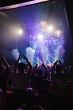 「フューチャーサイダー4thワンマンライブ ～フライングハイ！～」の様子。（撮影：ワタナベタイシ）