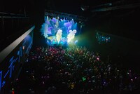 「フューチャーサイダー4thワンマンライブ ～フライングハイ！～」の様子。（撮影：ワタナベタイシ）