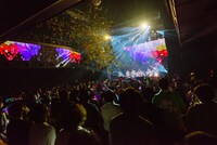 金テープが舞うZepp Shinjuku（TOKYO）。（撮影：ワタナベタイシ）