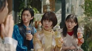 「クラフトボス 世界のTEA」新CM「宇宙人ジョーンズ・四姉妹」篇Aより。