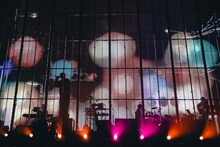 「DUSTCELL LIVE『ONE』at 日本武道館」の様子。（撮影：森好弘）