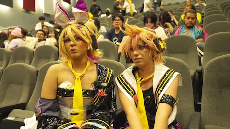 鏡音リン・レンのコスプレをするメキシコのファン