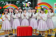 ミルクで乾杯する高嶺のなでしこ。