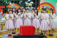 ミルクで乾杯する高嶺のなでしこ。