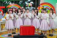 ミルクで乾杯する高嶺のなでしこ。