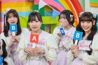 クイズに挑戦する高嶺のなでしこ。