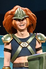 笑顔の小笠原海（超特急）。