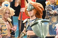 左から青柳塁斗、小笠原海（超特急）。