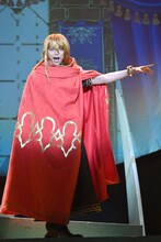 高尾颯斗（ONE N' ONLY）演じる紅蓮の魔導師。