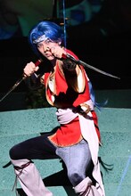 阿久根温世（ICEx）演じるホークアイ。