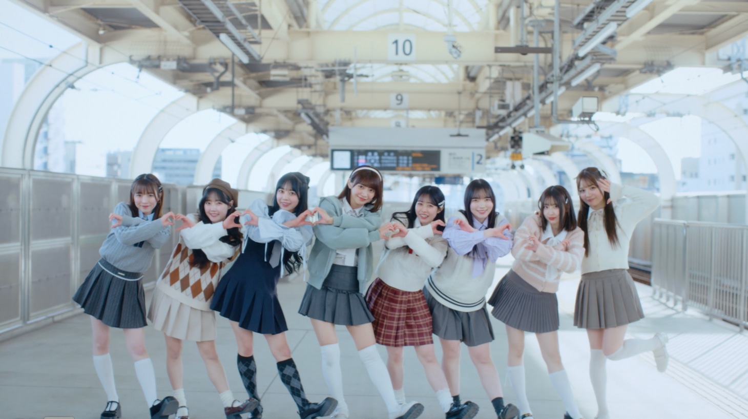CUTIE STREET「ラブトレ」ミュージックビデオより。