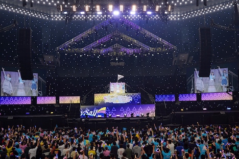 「LAWSON presents TrySail 10周年出航ライブ “FlagShip” in 日本武道館」東京・日本武道館公演の様子。