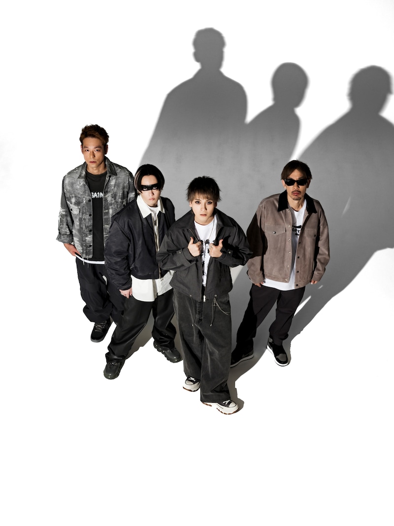 SPYAIR。右から2人目がYOSUKE（Vo）。
