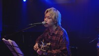 「ライブマニア」よりかやゆー（ヤングスキニー）。