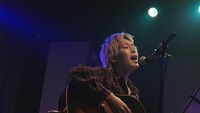 「ライブマニア」よりかやゆー（ヤングスキニー）。