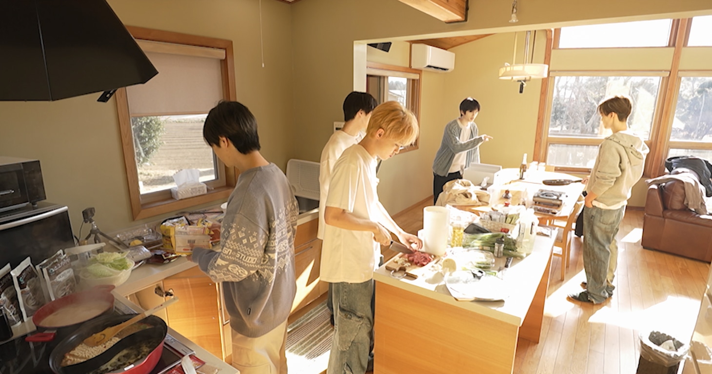 「3 hours Trip」より。