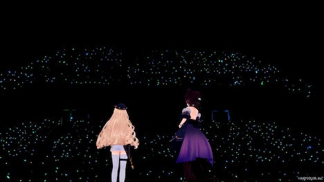 左から町田ちま、戌亥とこ。