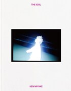 「THE iDOL 三宅 健 写真集」表紙