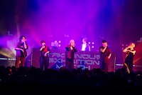 春野＆SARUKANIのステージの様子。（撮影：横山マサト）