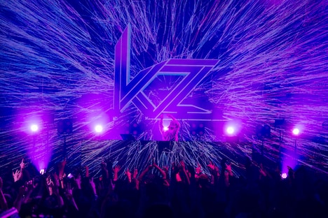 kzのステージの様子。（撮影：横山マサト）