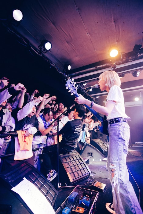 ゆきなり（G, Vo）（Photo by toya［@__tpwbo］）