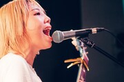 ゆきなり（G, Vo）（Photo by toya［@__tpwbo］）