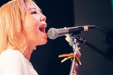 ゆきなり（G, Vo）（Photo by toya［@__tpwbo］）
