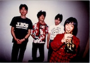 1989年のフィッシュマンズ。左から柏原譲(B)、小嶋謙介(G)、茂木欣一(Dr)、佐藤伸治(Vo, G, Cornet)。(撮影:あまつゆか)