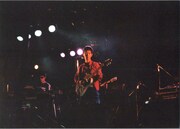 1990年8月23日、大阪・心斎橋CLUB QUATTROにて行われたライブの様子。