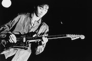 小嶋健介(G)。1989年11月4日、駒澤大学の学祭にて。(撮影:あまつゆか)