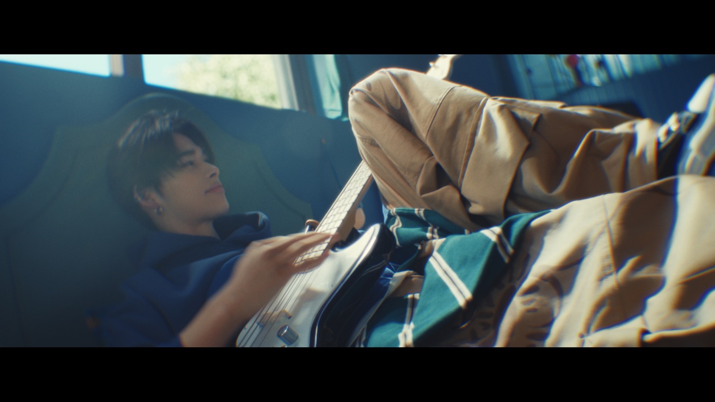 「みんなを生きるな。自分を生きよう。2025」編より。