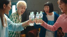 アサヒ飲料「三ツ矢サイダー」新テレビCM「生田絵梨花/#バンドに夢中」編より。