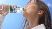 アサヒ飲料「三ツ矢サイダー」新テレビCM「生田絵梨花/#バンドに夢中」編より。