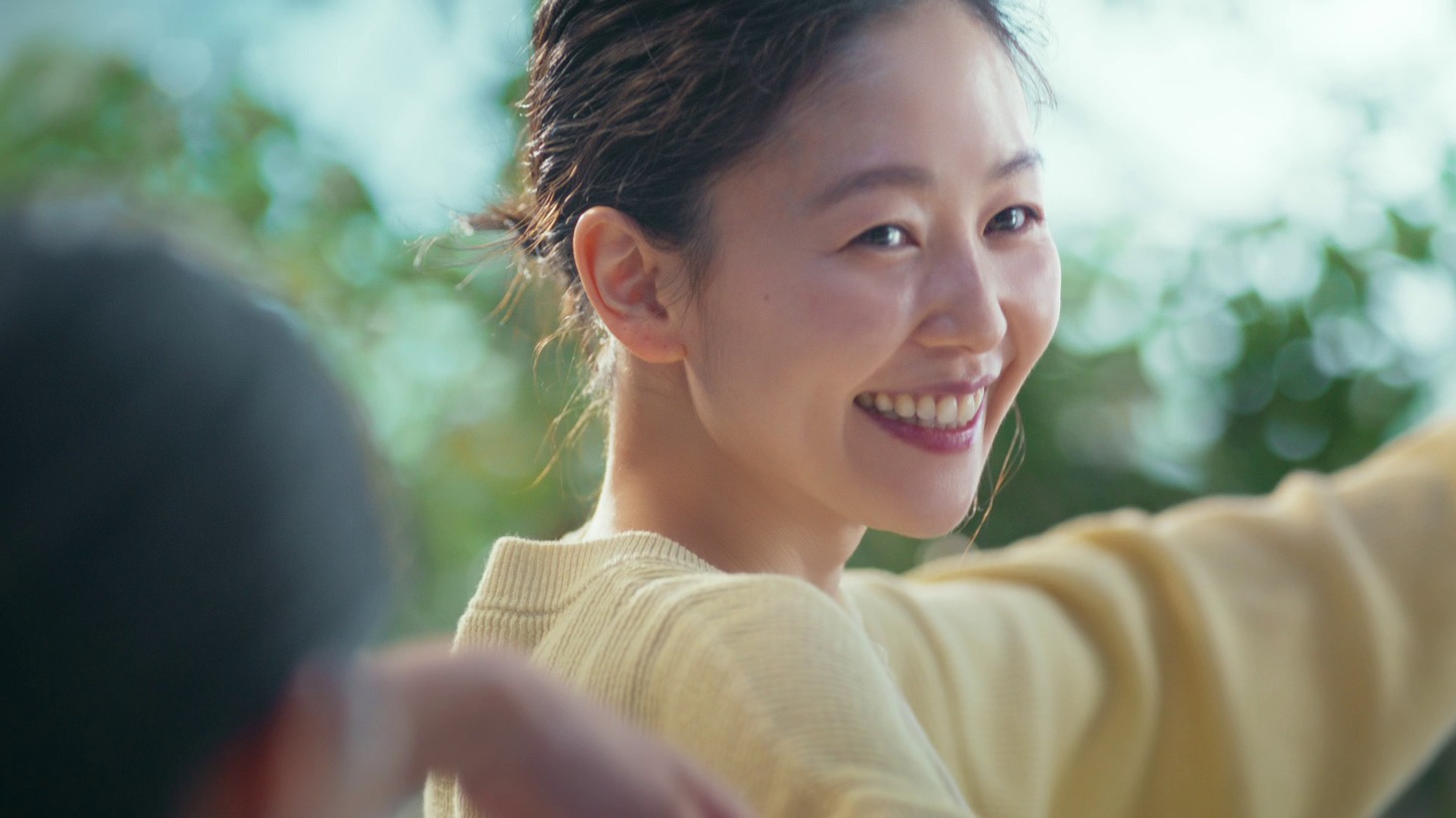 DHCの新テレビCM「どうしてふたりは（リニューブライト）」編より。