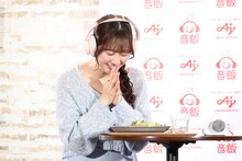 「音飯」を体験する佐々木彩夏（ももいろクローバーZ）。