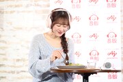 「音飯」を体験する佐々木彩夏（ももいろクローバーZ）。