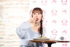 ももクロあーりん、スマホ見ないで食べたらおいしい