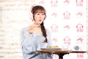 「音飯」を体験する佐々木彩夏（ももいろクローバーZ）。