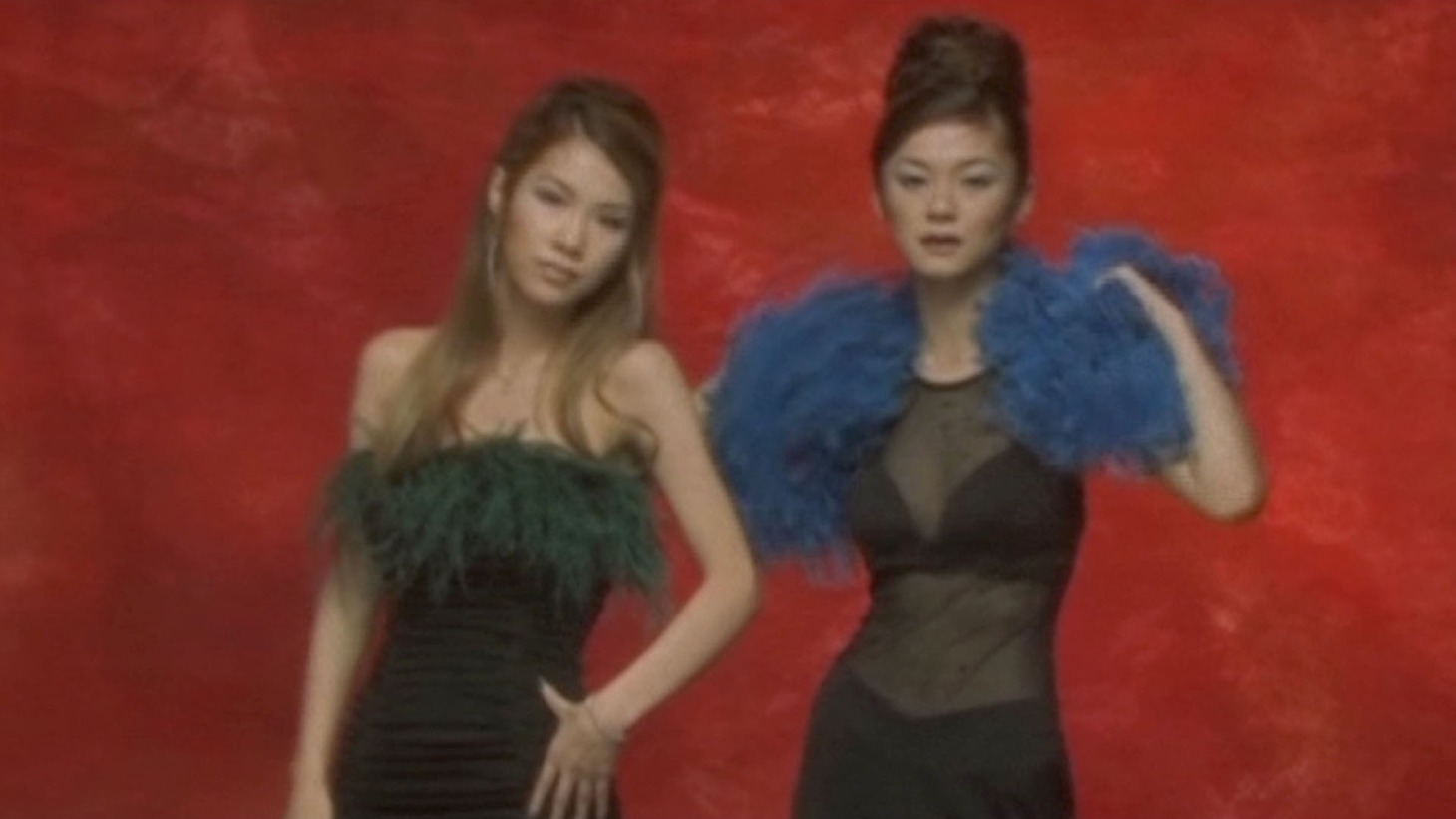 「Shake」MVより。