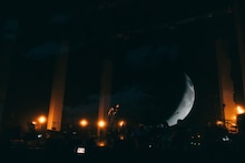 「Aimer Hall Tour 2024-25 "lune blanche”」東京・東京ガーデンシアター公演の様子。（撮影：加藤アラタ）