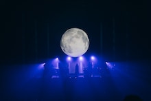 「Aimer Hall Tour 2024-25 "lune blanche”」東京・東京ガーデンシアター公演の様子。（撮影：加藤アラタ）