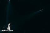 「Aimer Hall Tour 2024-25 "lune blanche”」東京・東京ガーデンシアター公演の様子。(撮影:加藤アラタ)