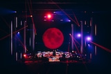 「Aimer Hall Tour 2024-25 "lune blanche”」東京・東京ガーデンシアター公演の様子。(撮影:加藤アラタ)