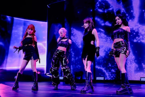 テミン「Guilty」をカバーするヨンウン、ヒカル、チェヒョン、ダヨン。